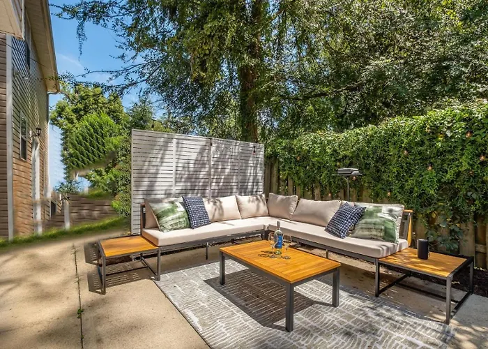 Holiday home Lakefront 3bd - Ping Pong, Movie Nights - Near Fsu *