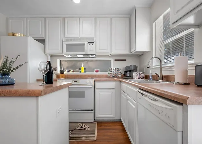 Lakefront 3bd - Ping Pong, Movie Nights - Near Fsu