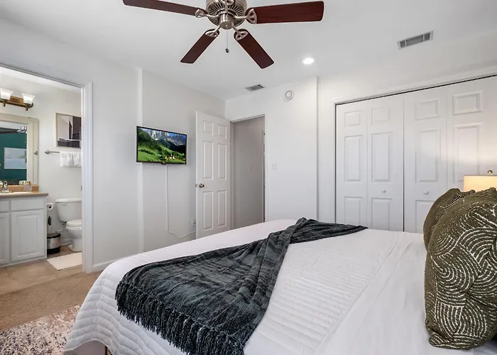 Lakefront 3bd - Ping Pong, Movie Nights - Near Fsu