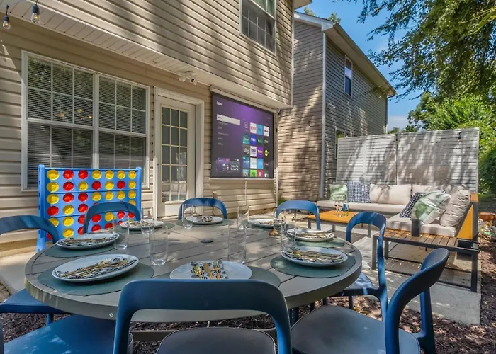 Holiday home Lakefront 3bd - Ping Pong, Movie Nights - Near Fsu