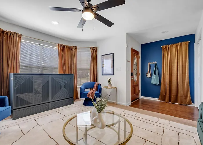 Lakefront 3bd - Ping Pong, Movie Nights - Near Fsu Holiday home