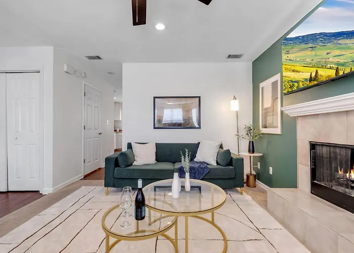 Lakefront 3bd - Ping Pong, Movie Nights - Near Fsu Holiday home Tallahassee