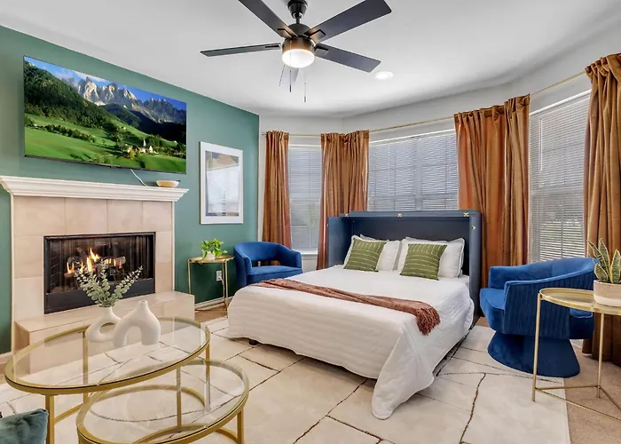 Holiday home Lakefront 3bd - Ping Pong, Movie Nights - Near Fsu *